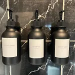 Beautiful Apartment Near Waterloo! - Sleeps 9