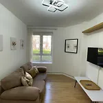Beautiful Apartment Near Waterloo! - Sleeps 9