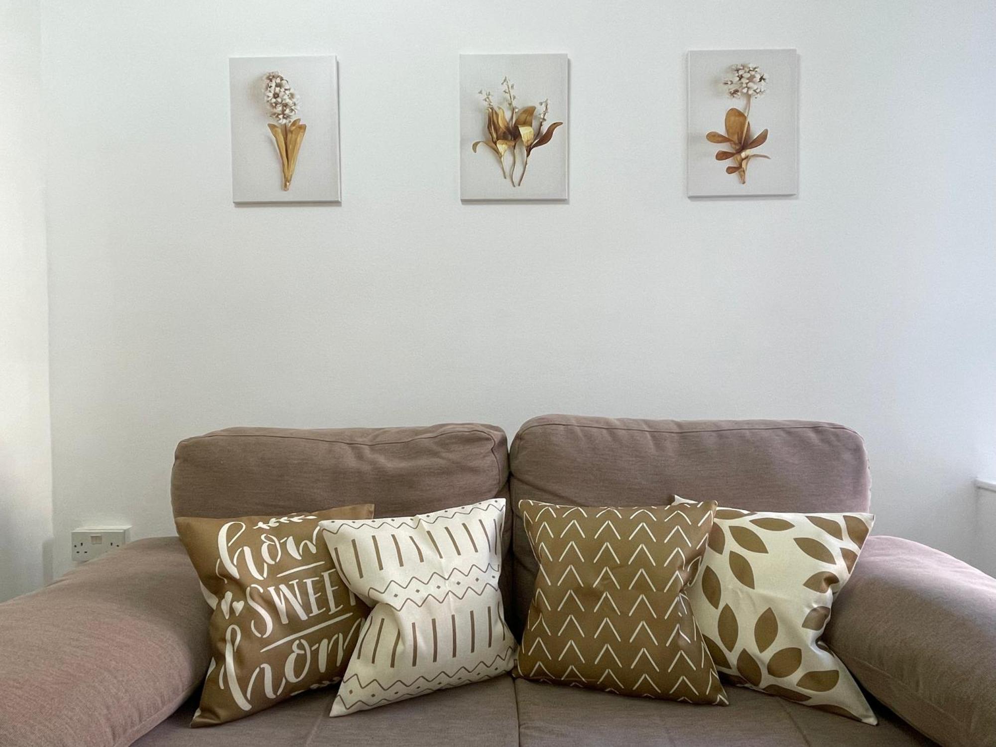 Beautiful Near Waterloo! - Sleeps 9 Appartement